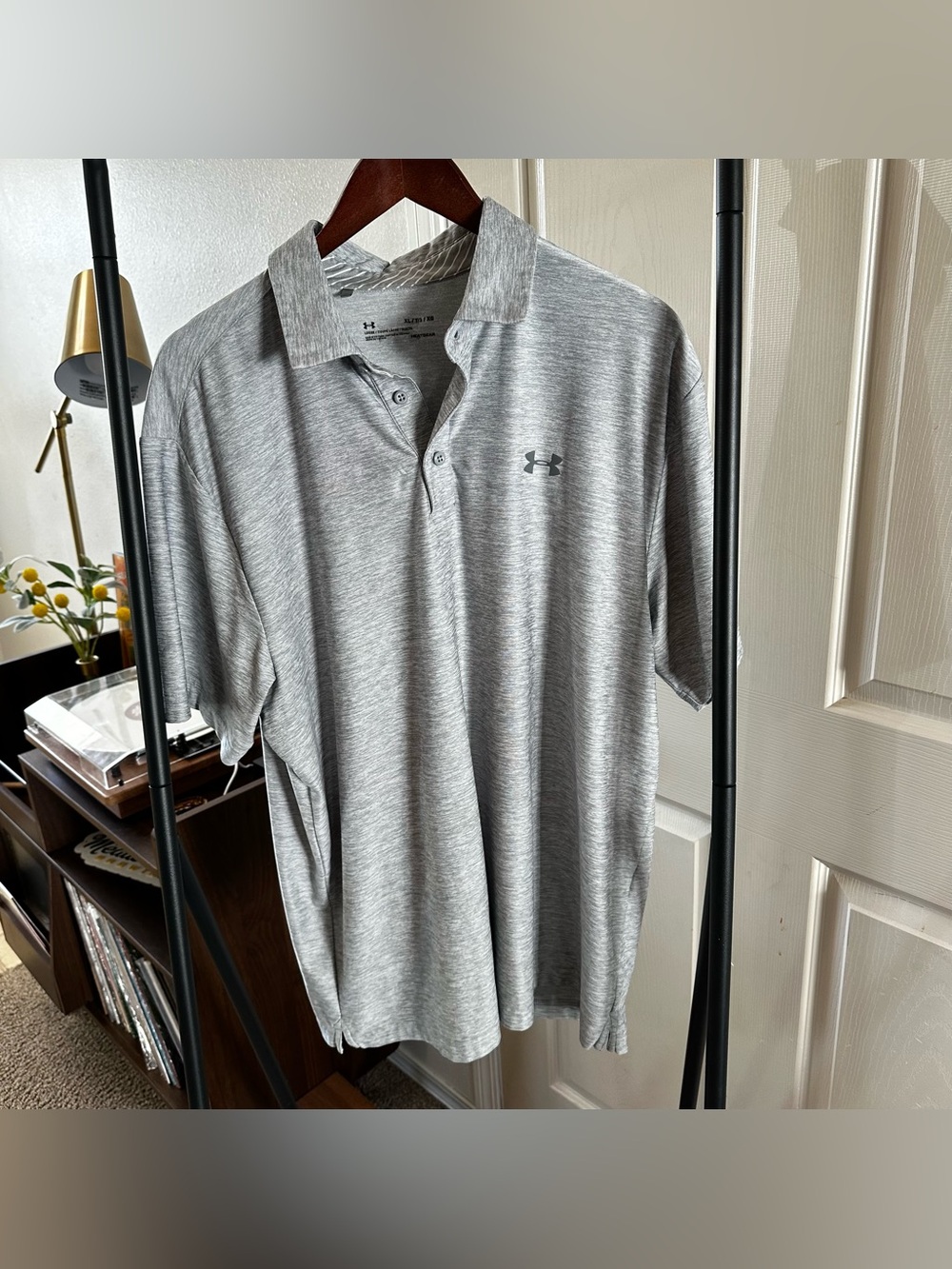 Under Armour Men’s Light Heather Gray Polo 🦋